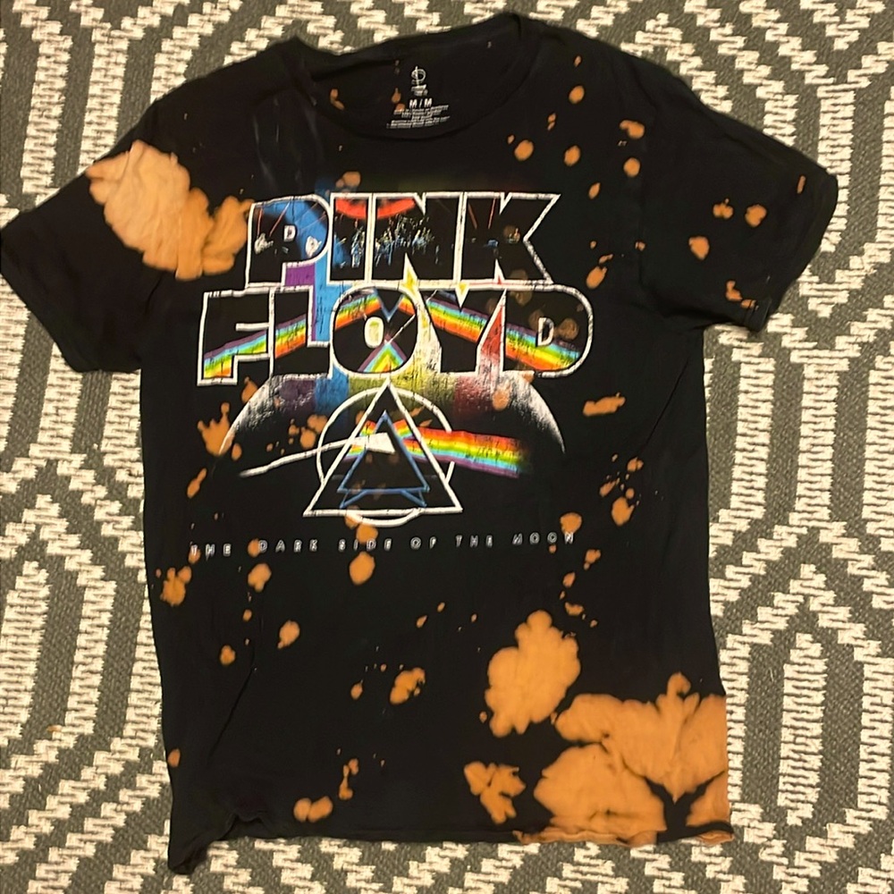 Pink Floyd DSOTM T-Shirt! Only worn once; 100% Cotton